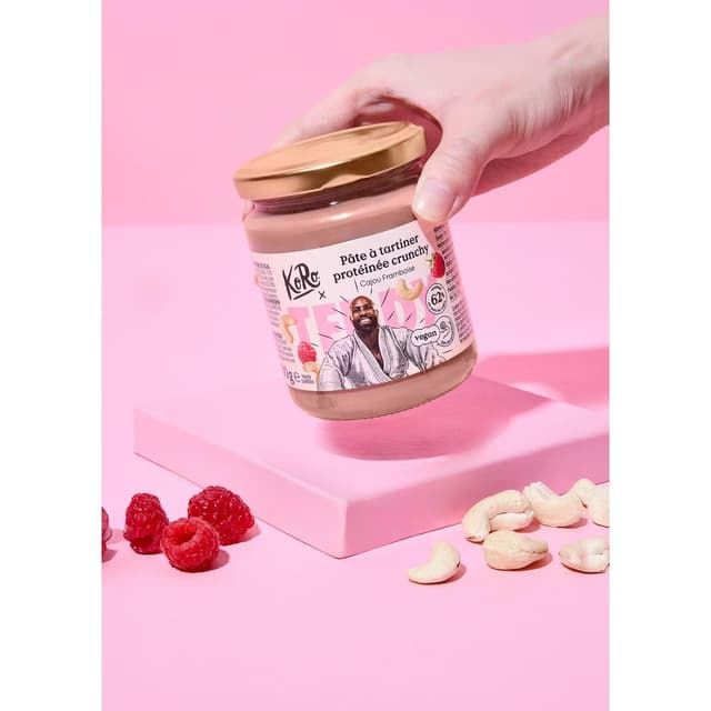 4255582818000 - Koro - Pâte à tartiner protéinée vegan cajou-framboise x Teddy Riner