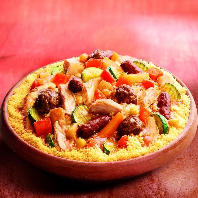 3248830824510 - Marie - Couscous merguez, boulettes au boeuf, poulet, semoule et légumes avec des épices douces