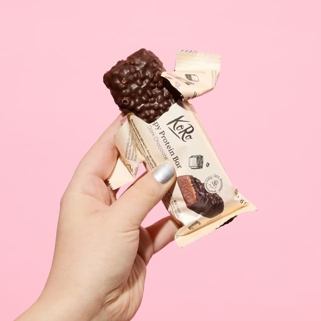 4255582812527 - Koro - Barre protéinée crunchy au chocolat noir