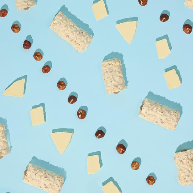 4255582815078 - Koro - Barre protéinée Deluxe noisettes - chocolat blanc