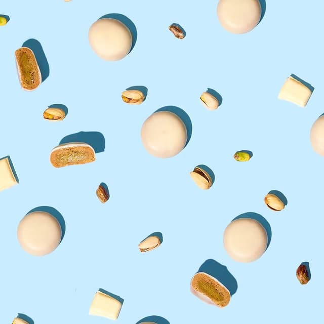 4255582815788 - Koro - Bouchées protéinées pistaches et chocolat blanc bio