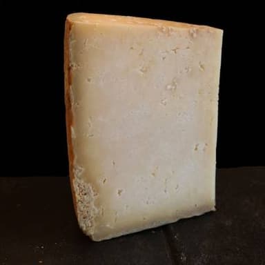 Le Chariot à fromages, Artisan Fromager Cantal Jeune AOP - Lait de vache pasteurisé, environ 250g