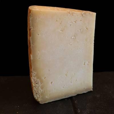  - Le Chariot à fromages, Artisan Fromager - Cantal Jeune AOP - Lait de vache pasteurisé
