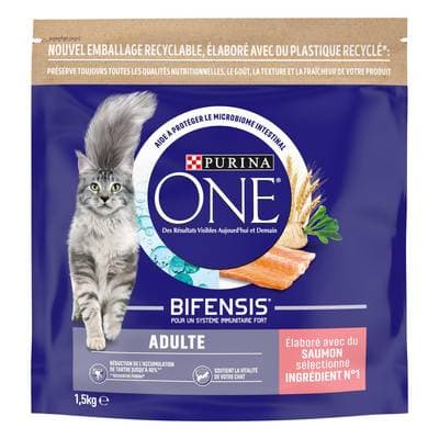 Purina - One Croquettes Saumon pour chat adulte, 1.5kg