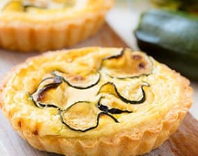 Tarte à la courgette, ricotta et tomates sechées