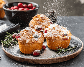 Muffins aux canneberges, romarin et chocolat noir