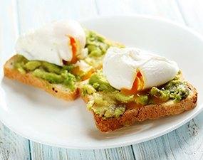 Tartines Avocat et Oeuf Mollet