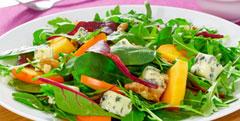 Salade d'épinards au bleu et aux graines