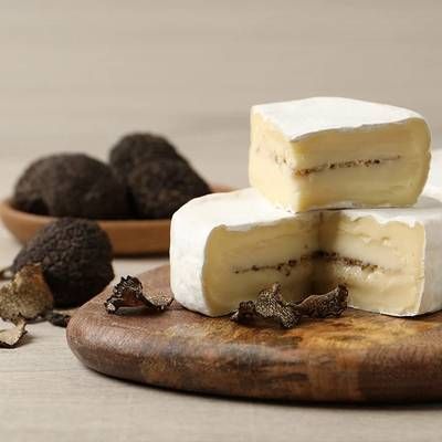 Androuet, Maître Fromager Cremeux de Bourgogne affiné à la Truffe - Lait de vache pateurisé, 200g