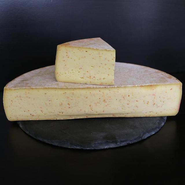 - Le Chariot à fromages, Artisan Fromager - Raclette au Piment d'Espelette Artisanale tranchée - Lait de vache cru
