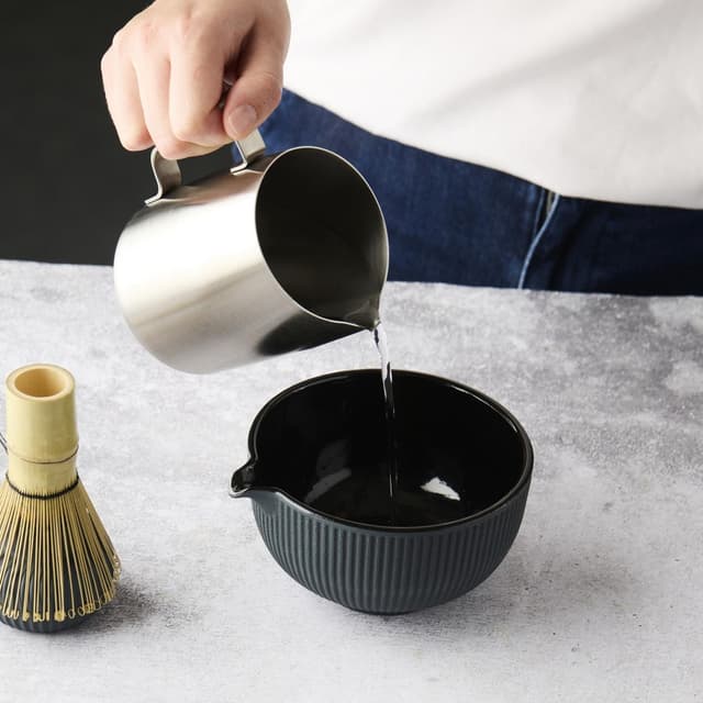 5404035732502 - Point virgule - Matcha set de 4 pièces en fonte avec bol, support, fouet et cuillère