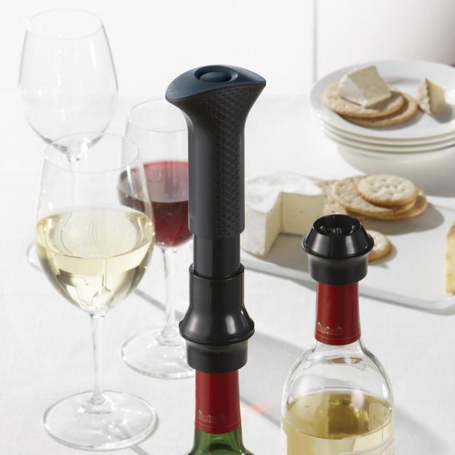 0063562530712 - Trudeau - Pompe à vin + deux bouchons