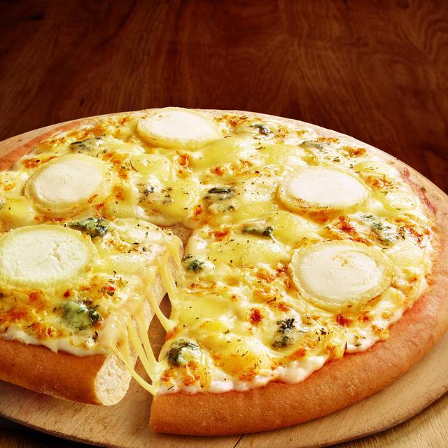 3248830719649 - Marie - Pizza 4 fromages Crousti'Moelleuse Extrême Mozzarella, Fromage de chèvre, Bleu, Emmental & crème