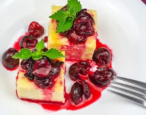 Poelée de cerises au caramel et fromage
