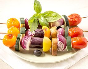 Brochettes de légumes d'été au barbecue