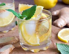 Eau détox : citron • ananas • gingembre
