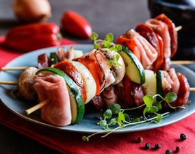 Brochettes courgettes, tomates et jambon cru