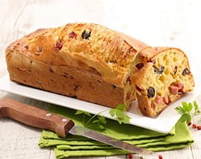 Cake olive tomate lard