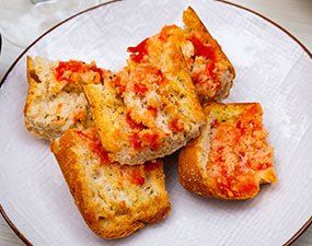 Pain à la tomate et à l'ail