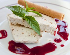 Parfait glacé nougat-framboise