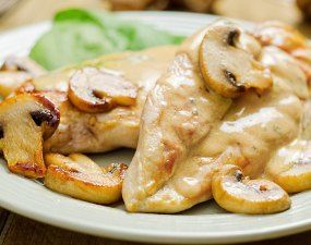 Poulet à la crème et aux champignons