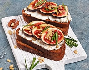 Sandwich chèvre, figues et noix