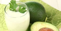 Velouté d'avocat au lait de coco